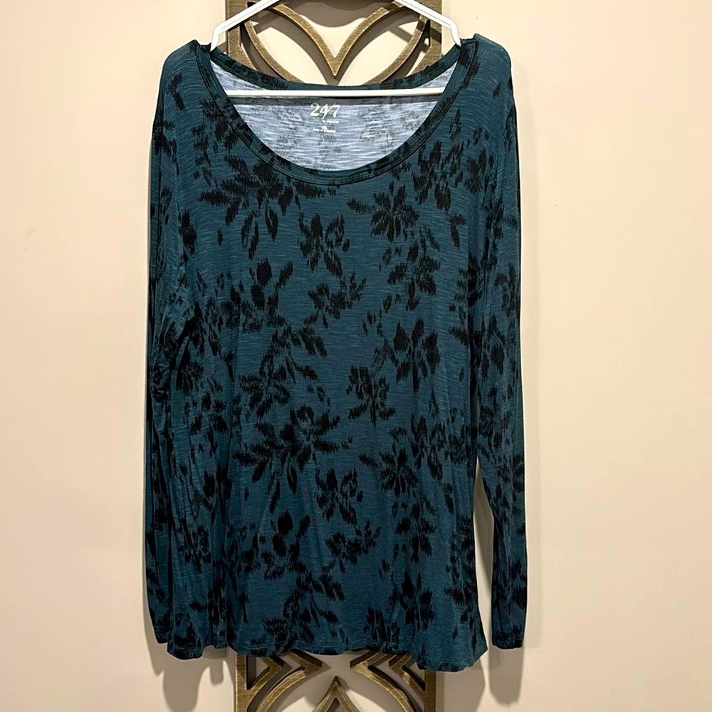 24/7 Maurices long sleeve with flower pattern